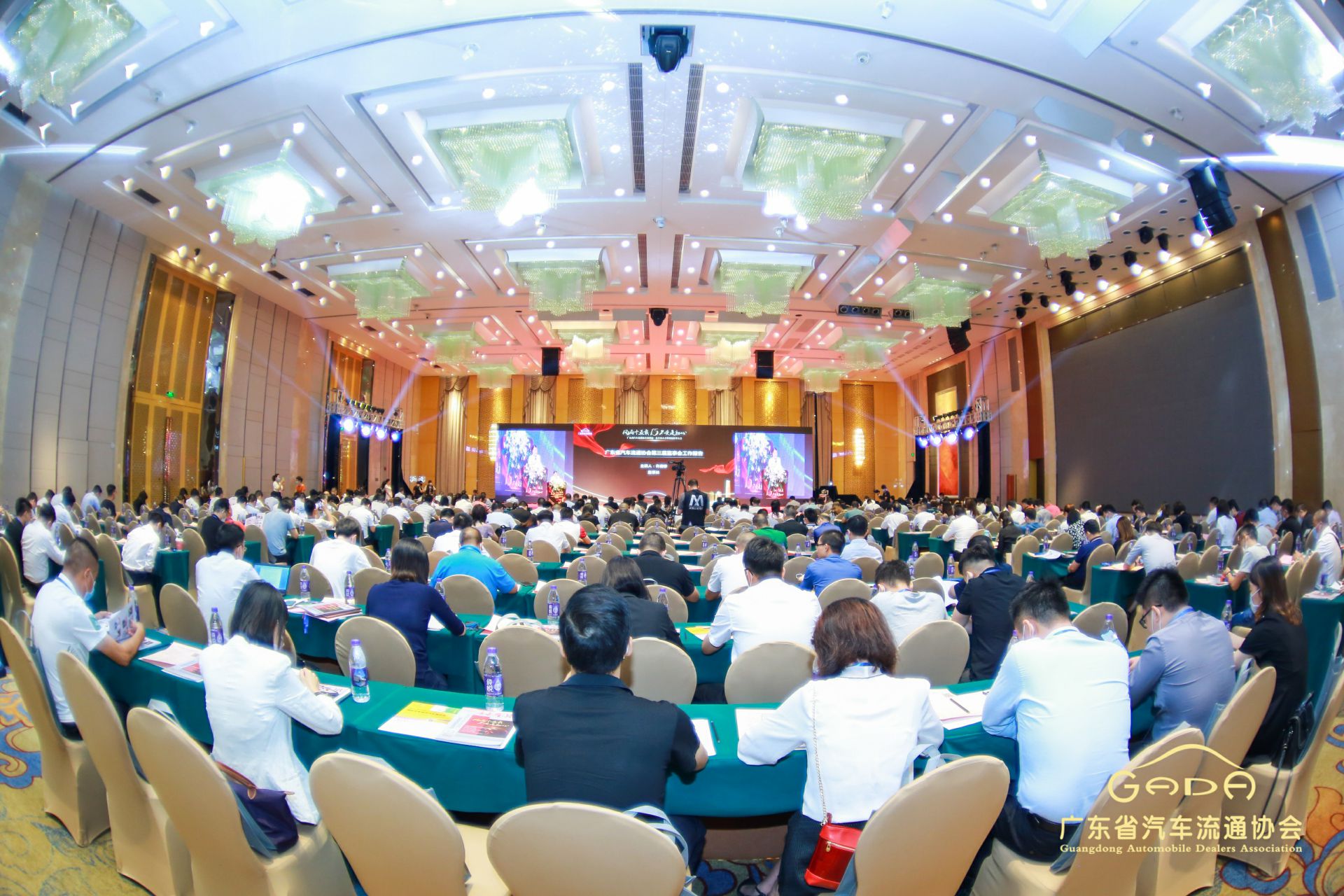 喜报丨云顶集团(中国区)官方网站“包揽”省汽车流通行业颁奖礼53项大奖(图1)