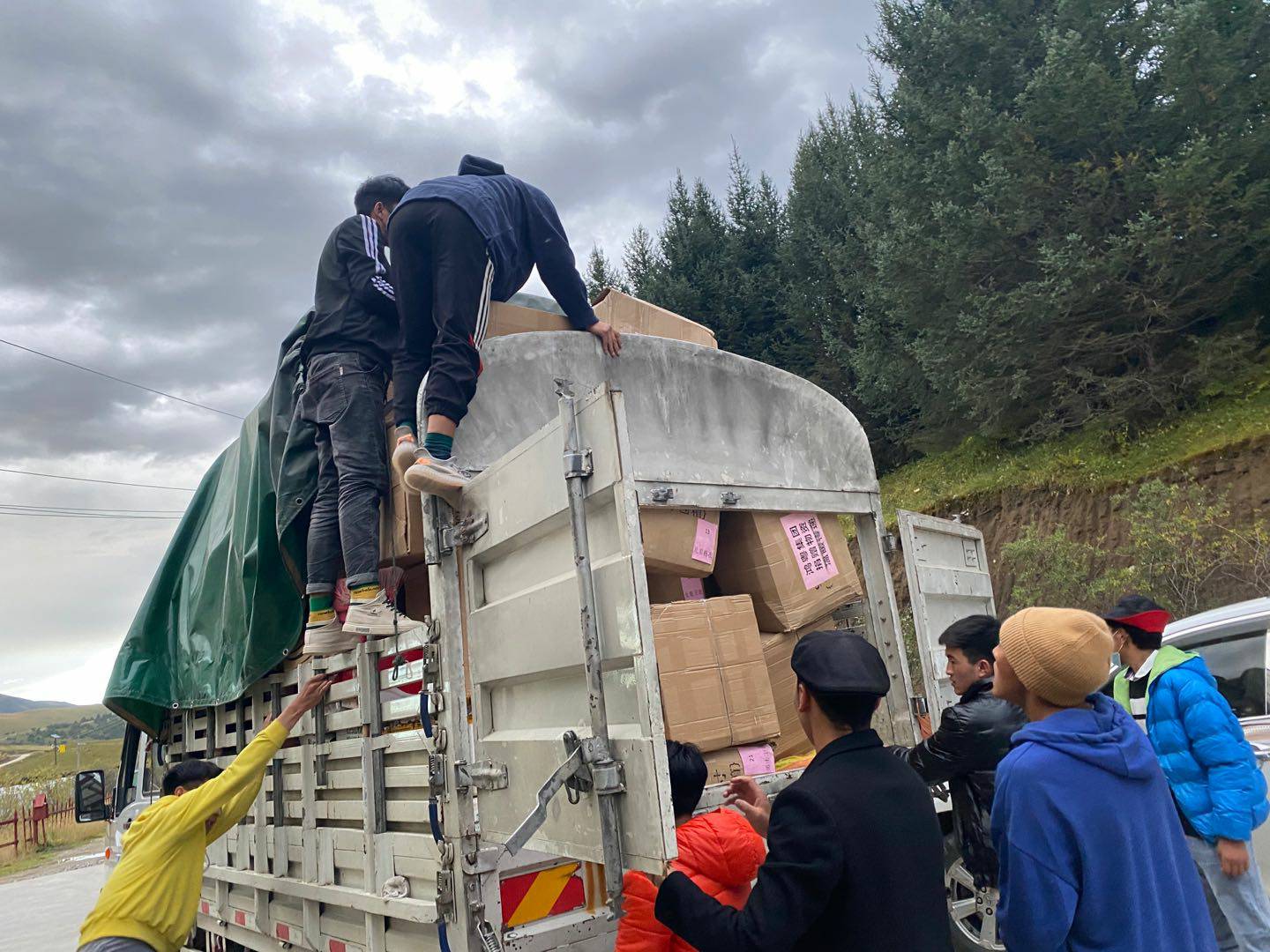 云顶集团(中国区)官方网站公益回顾丨家国同欢月同圆 温暖满载甘孜州(图5)