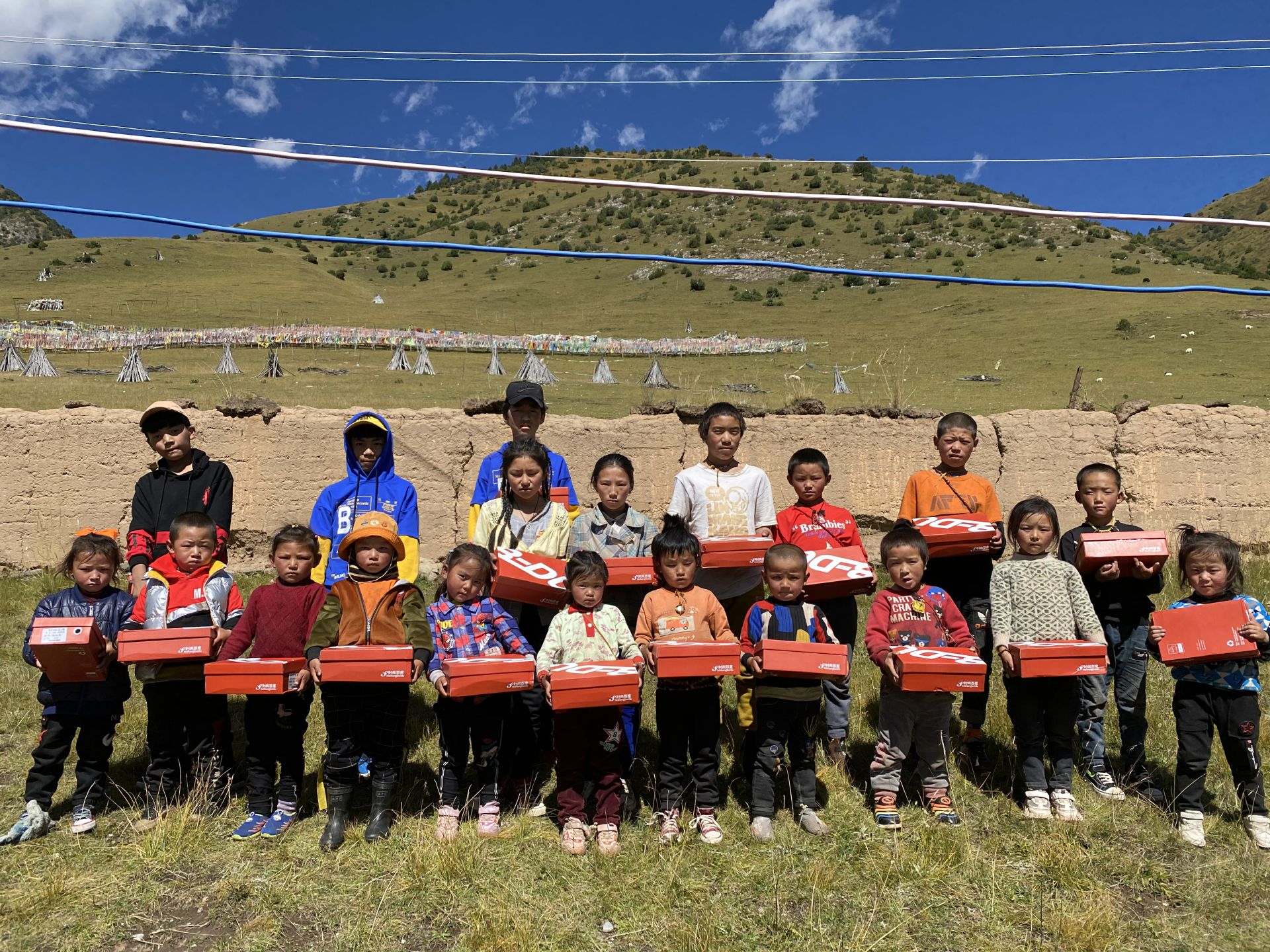 云顶集团(中国区)官方网站公益回顾丨家国同欢月同圆 温暖满载甘孜州(图13)